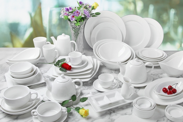 Sunnex White Porcellanus lunchware